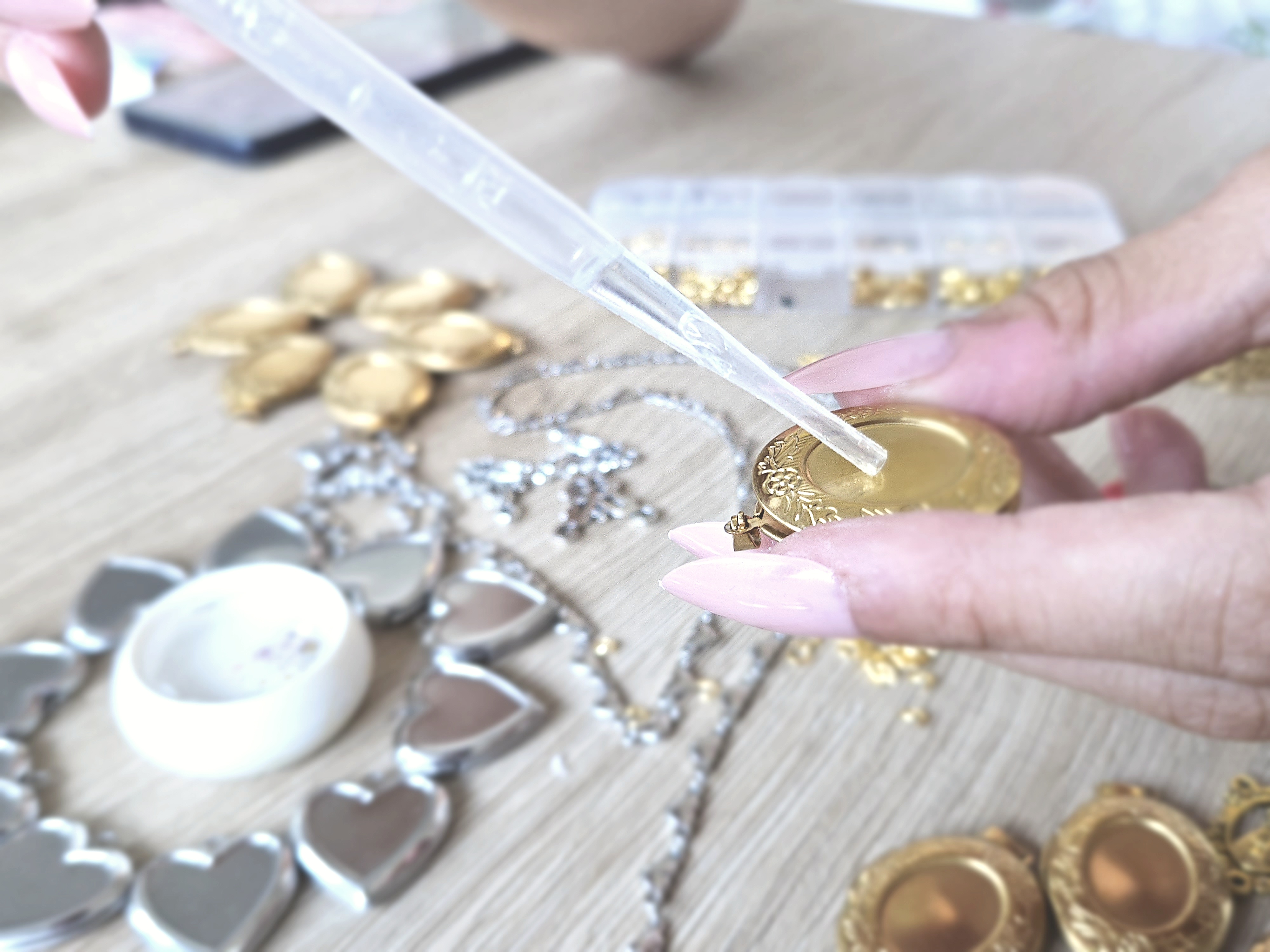 Setting the resin